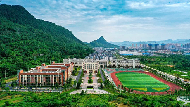 秀山凤起初级中学
